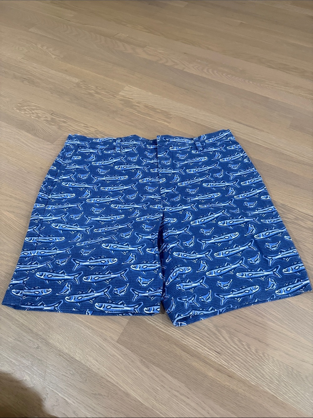 Vineyard Vines Men’s Fish Shorts 35 waste 8” inseam
